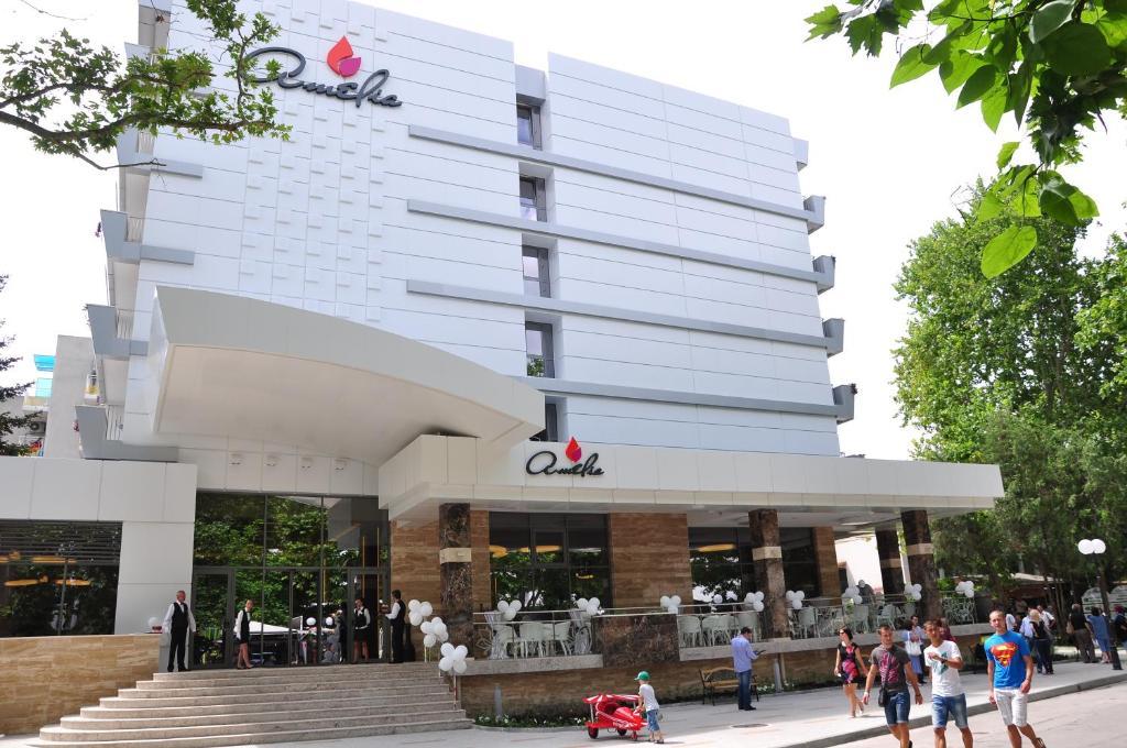 אלבנה Maritim Hotel Amelia מראה חיצוני תמונה